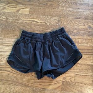 Lululemon Hotty Hot Low Rise 2.5” Black Shorts